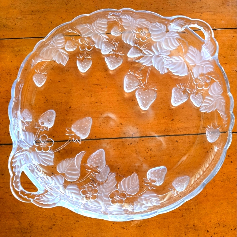 New- Vintage Crystal Clear Studios Arielle Frosted Strawberries Serving Platter.